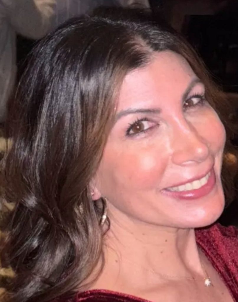 Justine Offers Airbrush Spray Tanning